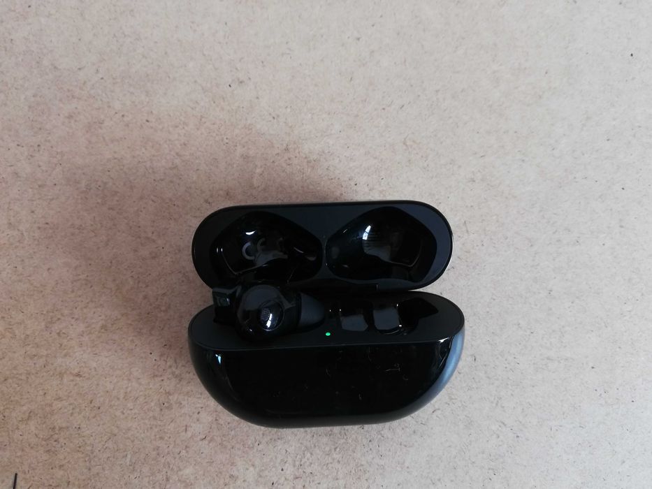 Huawei FreeBuds Pro зарядна кутия