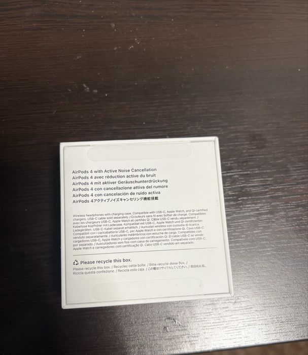 AirPods 4 cu Noise Cancelling