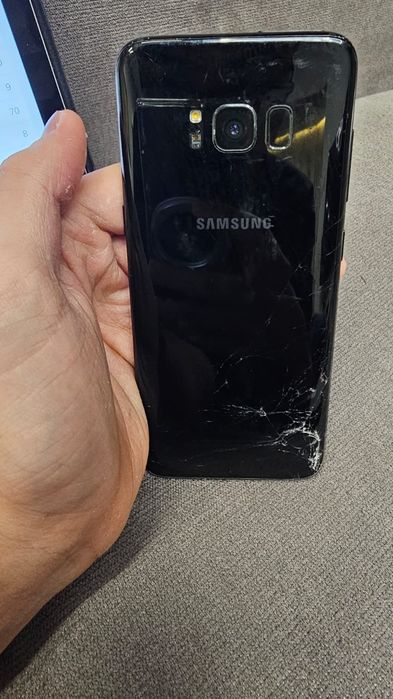 Samsung Galaxy S8 (на детали)

Сб