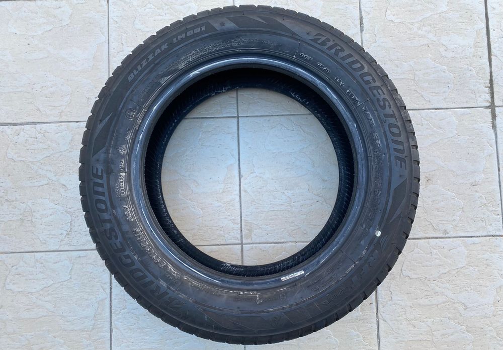 Гуми зимни гума 205/60/16” Bridgestone BLiZZAK LM 001,RFT