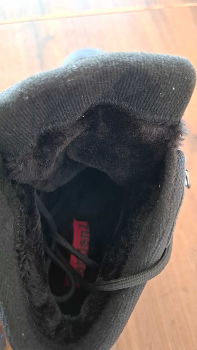 Продавам мъжки зимни обувки