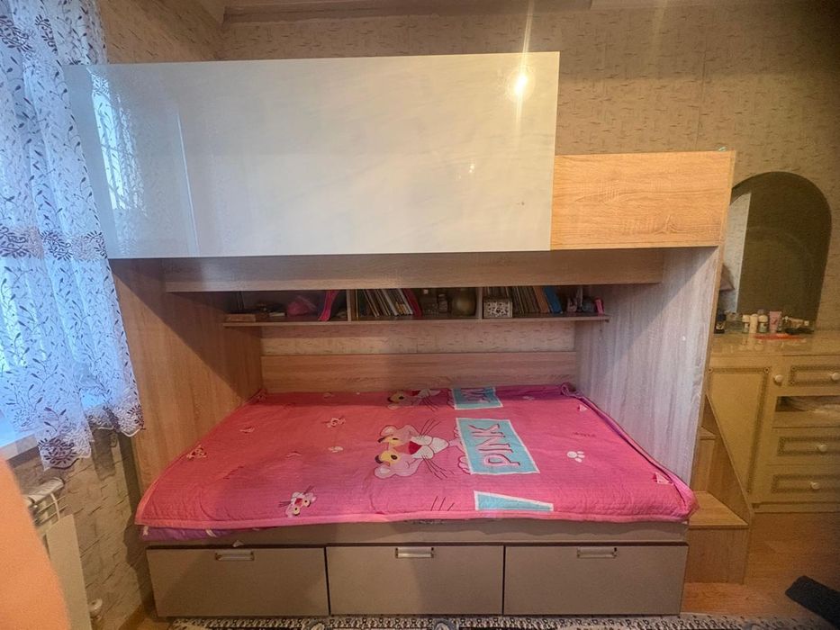 Двухяросный кровать