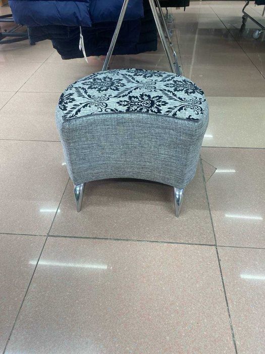 Продам столик и пуфик