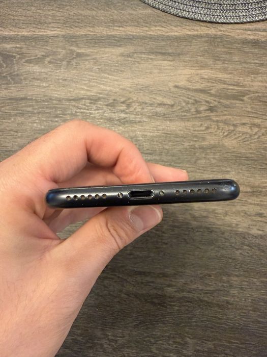 Iphone 7 / 32GB / нова батерия от iStyle