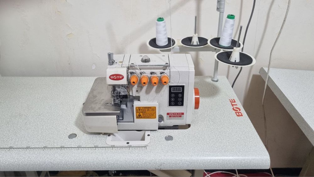 Швейная машинка и оверлок