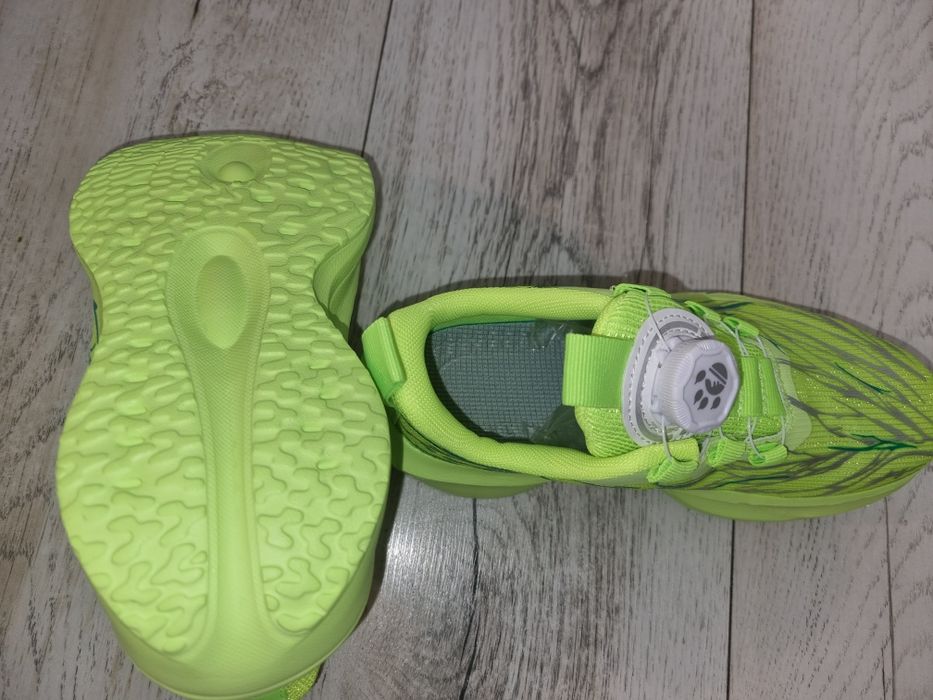 Vând adidași NOI băieți mărime 34  21 cm interior