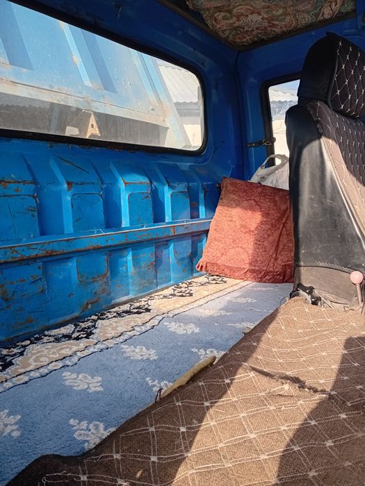 Жүкті өзі түсретін машина