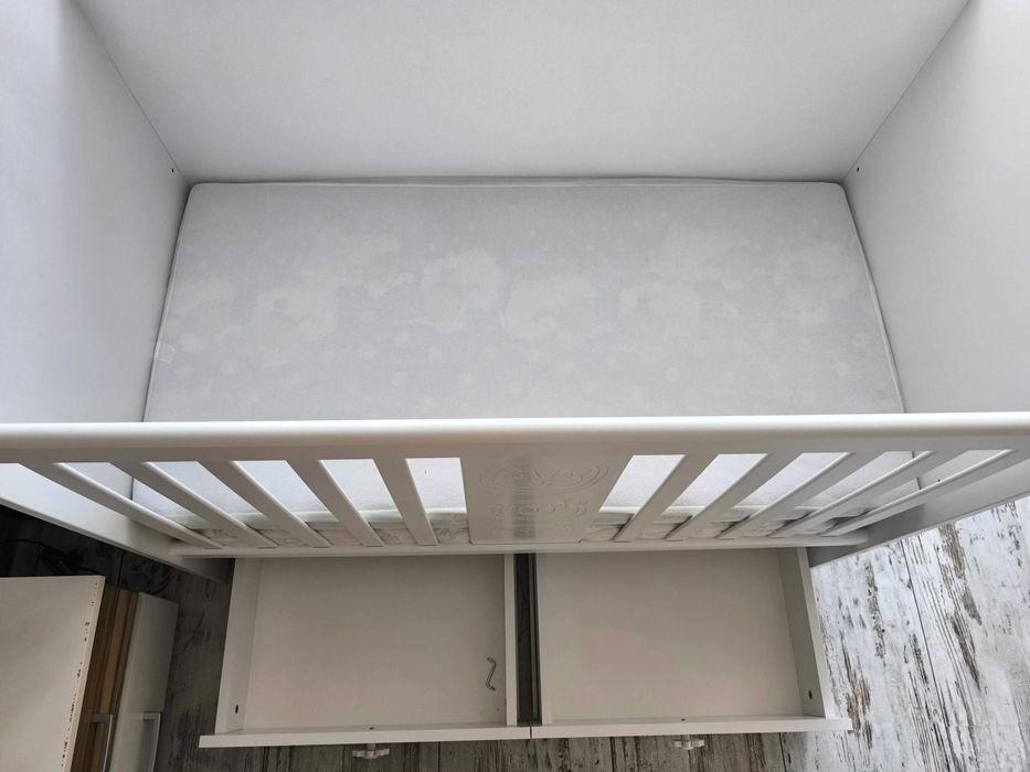 Бебешко легло 60x120CM с люлеещ механизъм и матраци