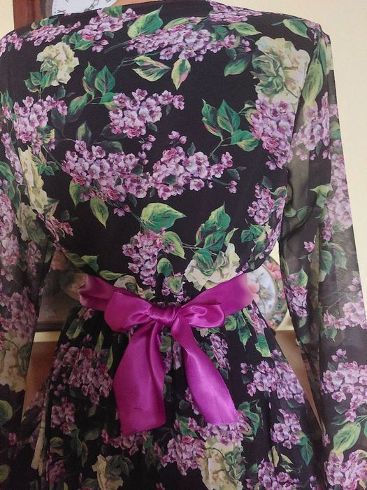 O splendoare cu ramuri de liliac, rochie noua cu dublura si  fusta plisata