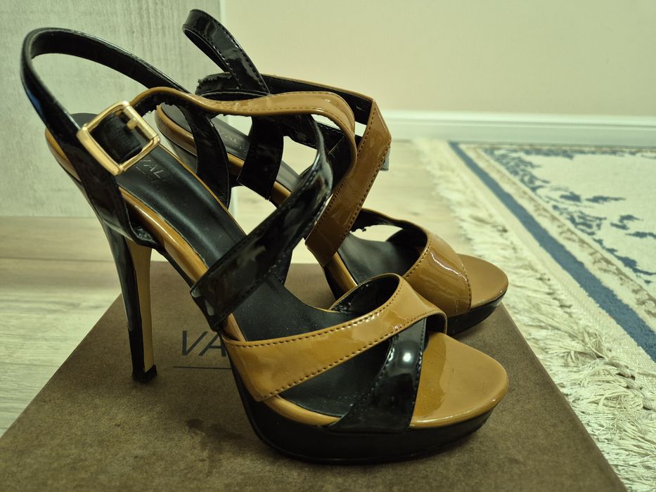 Продаю женскую обувь