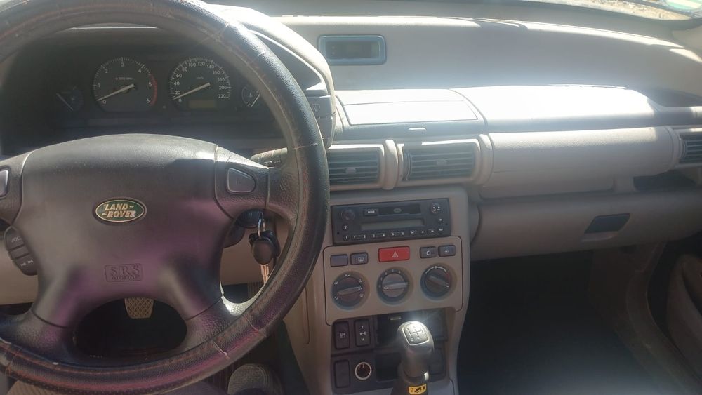 Vand land Rover anul 2002