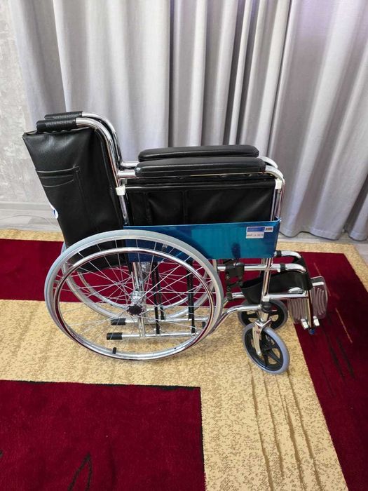 Инвалидное кресло-коляска складная