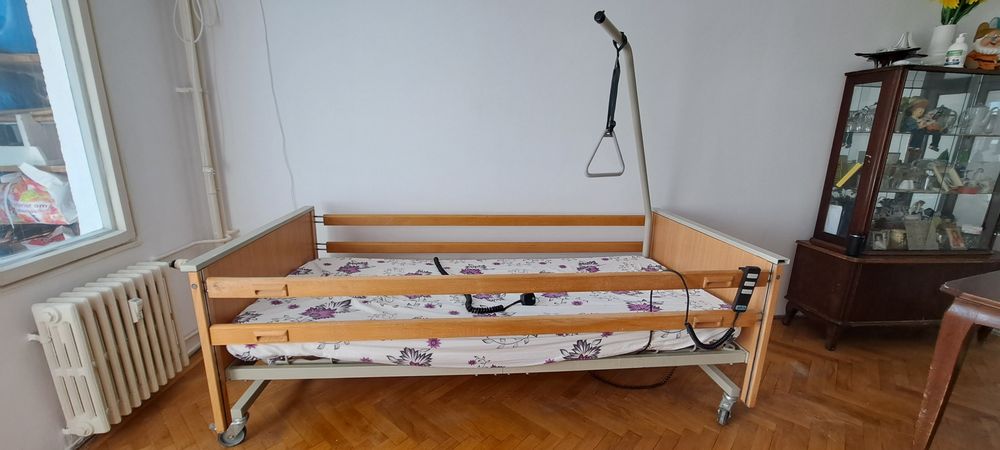 Vând pat pentru persoane cu dizabilități