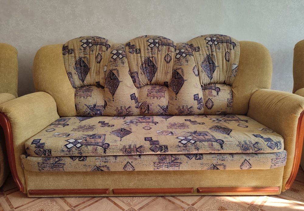 Мягкая мебель : диван и 2 кресла