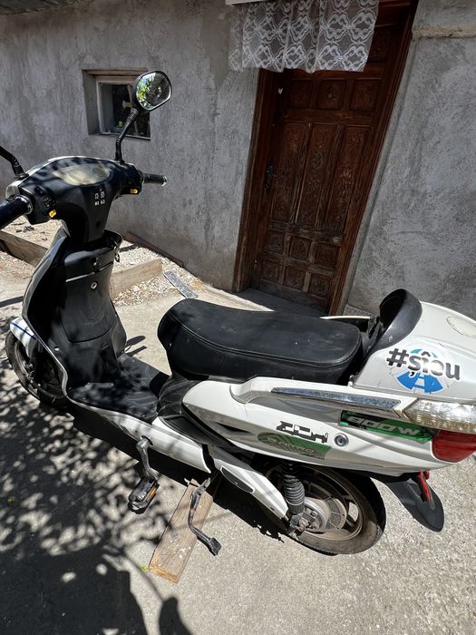 Bicicletă electrică cu pedale