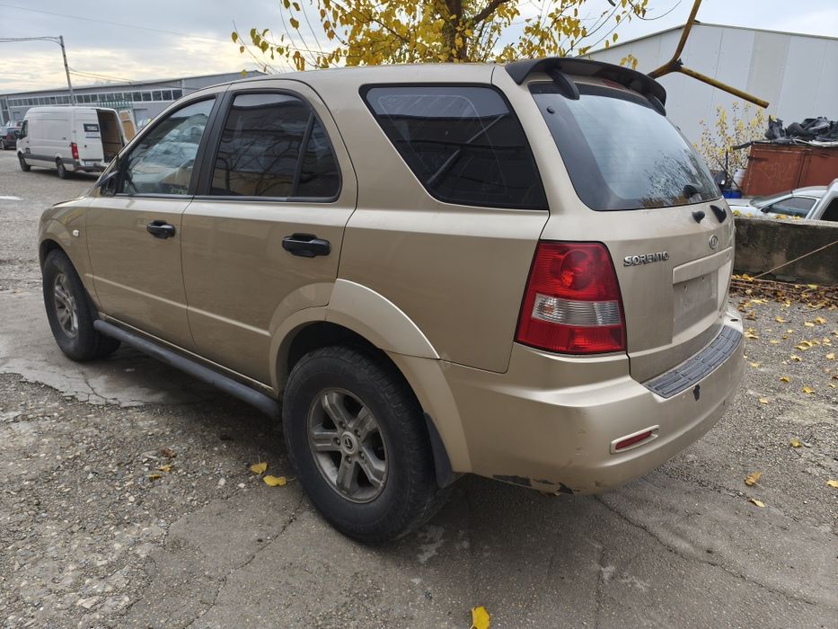 Продавам на части KIA SORENTO 2.5 CRDI 2003 г.