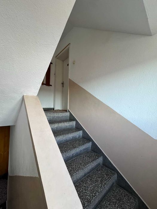 два самостоятелни етажа с гараж и двор