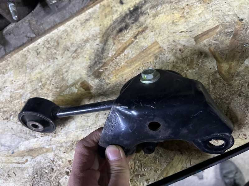 Подушка двигателя 2MZ-FE 2.5L Toyota Windom MCV20