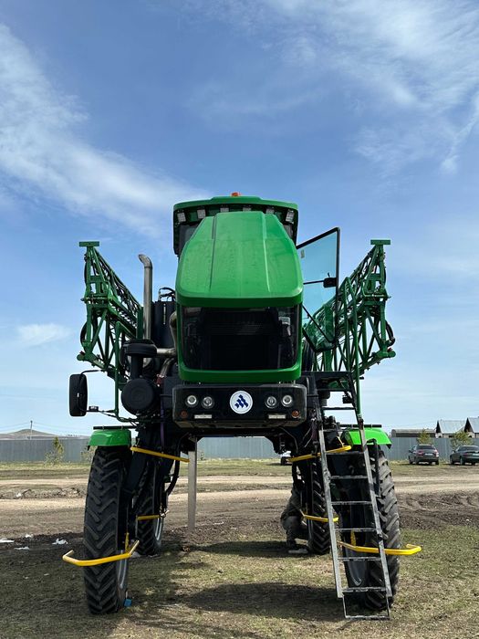 Барс ОС-4000 Самоходный опрыскиватель