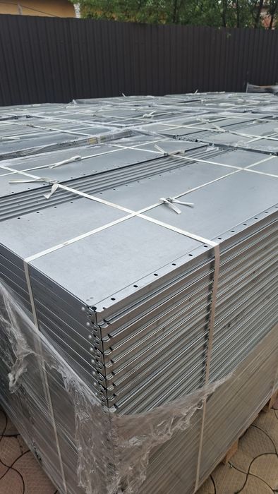 Vând rafturi metalice zincate la cela mai mica preț din România