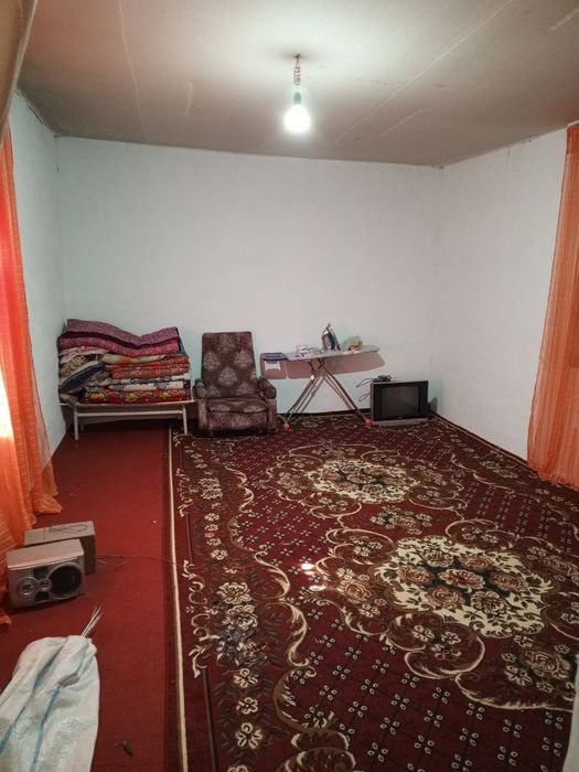 Uy sotiladi.Srochno!