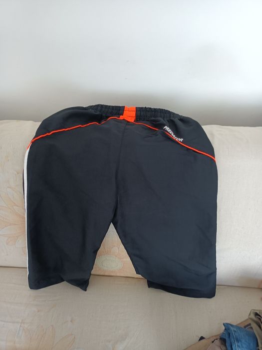 Bermude Adidas cu buzunare