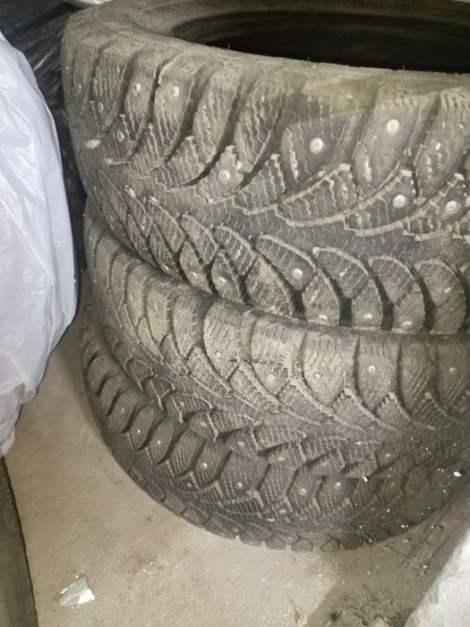 Продам шины зимние с шыпами