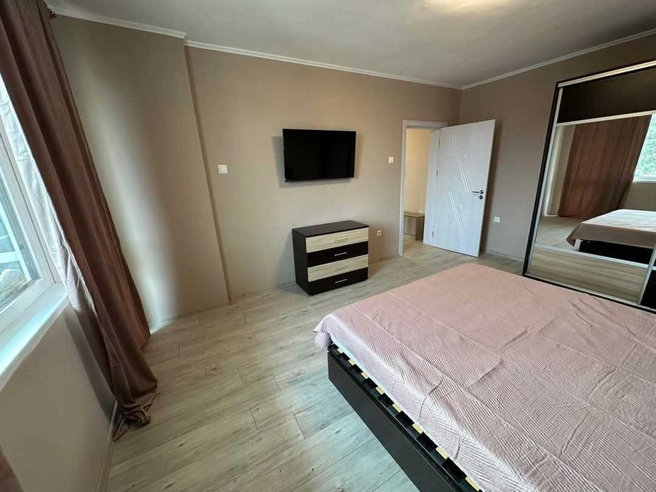 Дава се под наем Тристаен апартамент в Добрич, ЖП Гара - 80 кв.м за 306 € - Снимка #4