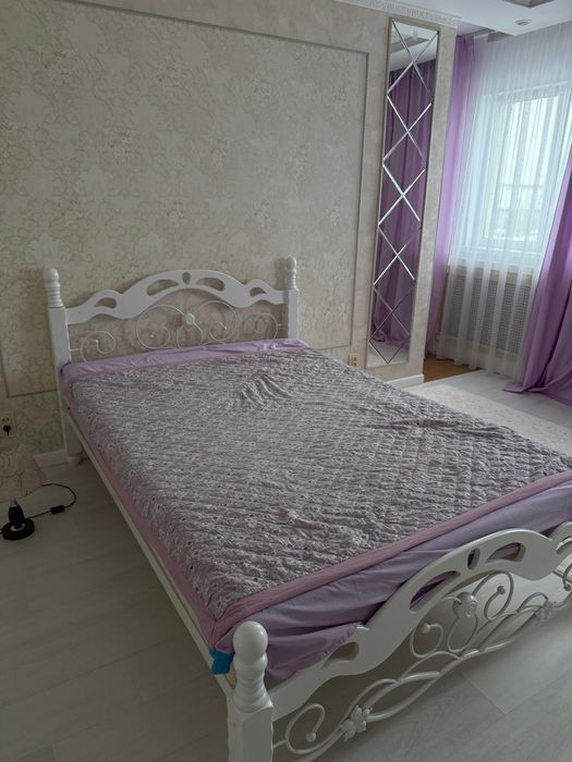 Продается кровать малайзийская