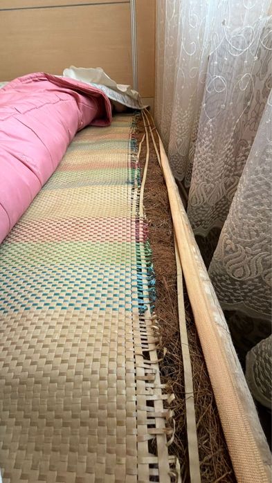 Продам кровать с матрацем