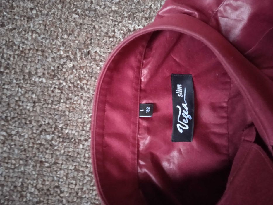 Червена кожена риза