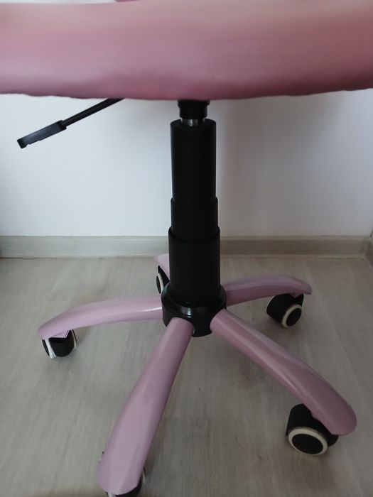 Vând scaun de birou Kitty roz copii