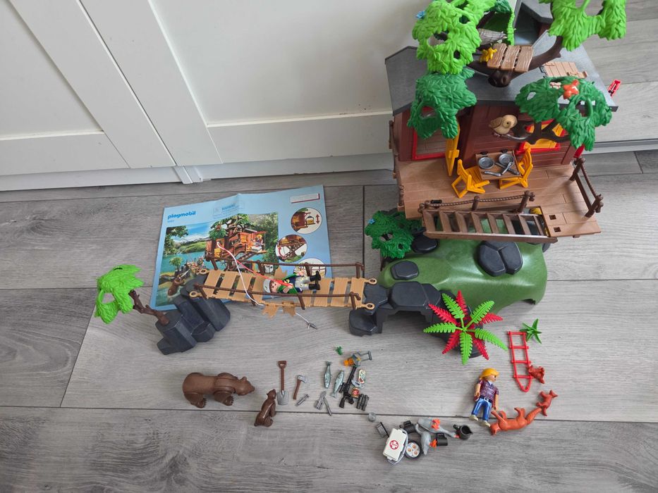 Playmobil casuta din copac cutie si instructiuni