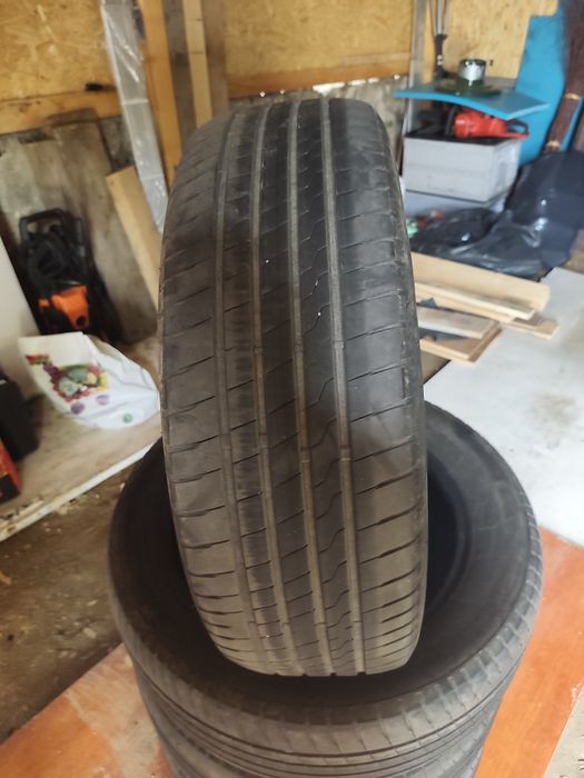 Vând cauciucuri 225/60 R18 100H vara