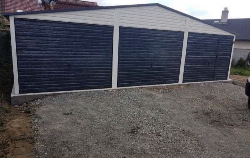 Vand garaj pe structura metalica ânvelit cu panouri sendviș