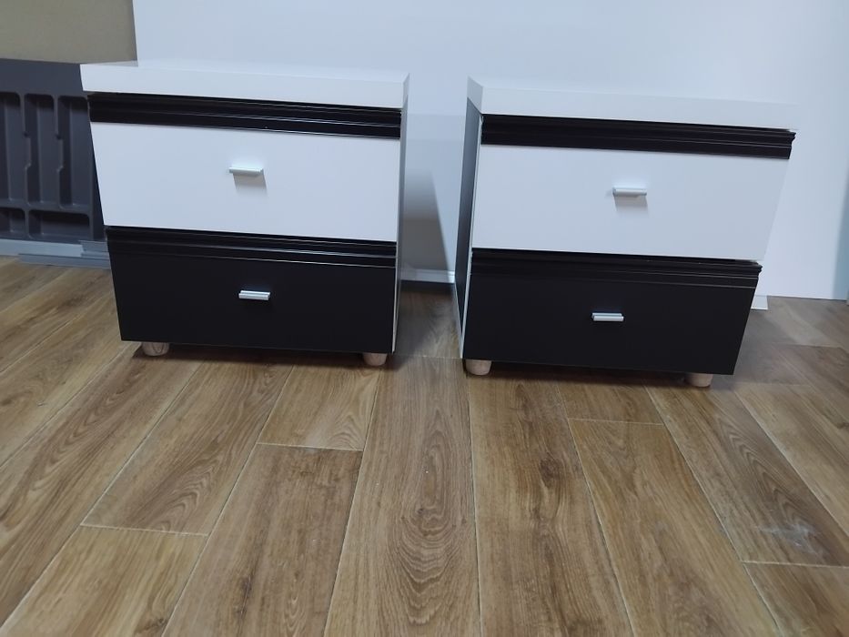 Noptiere din pal melaminat cu fronturi din MDF