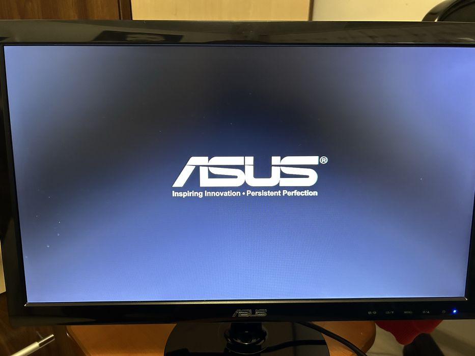 Vand monitor ASUS 75 Hz plus casti si stander