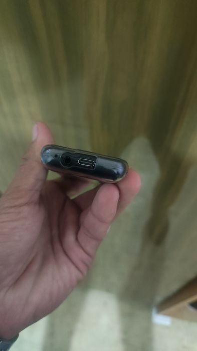 Novey sotiladi yangi telefon