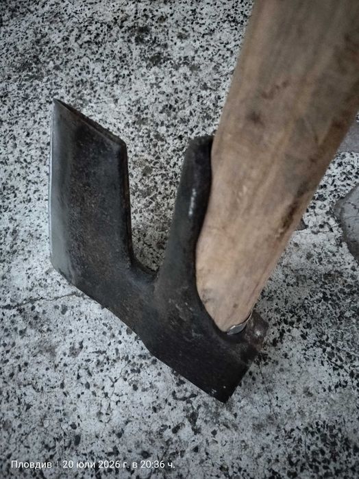 Предлагам изгодно стабилна брадва за цепене и сечене на дърва.