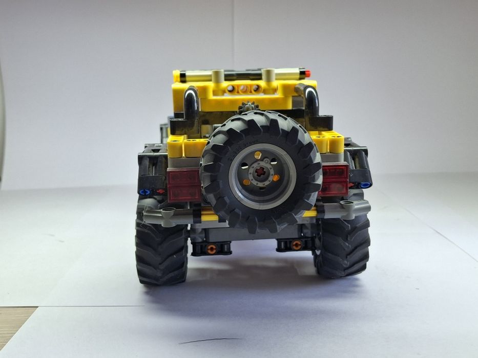 LEGO Technic Jeep Wrangler Rubicon 42122 (оригинал)

Продам оригиналь