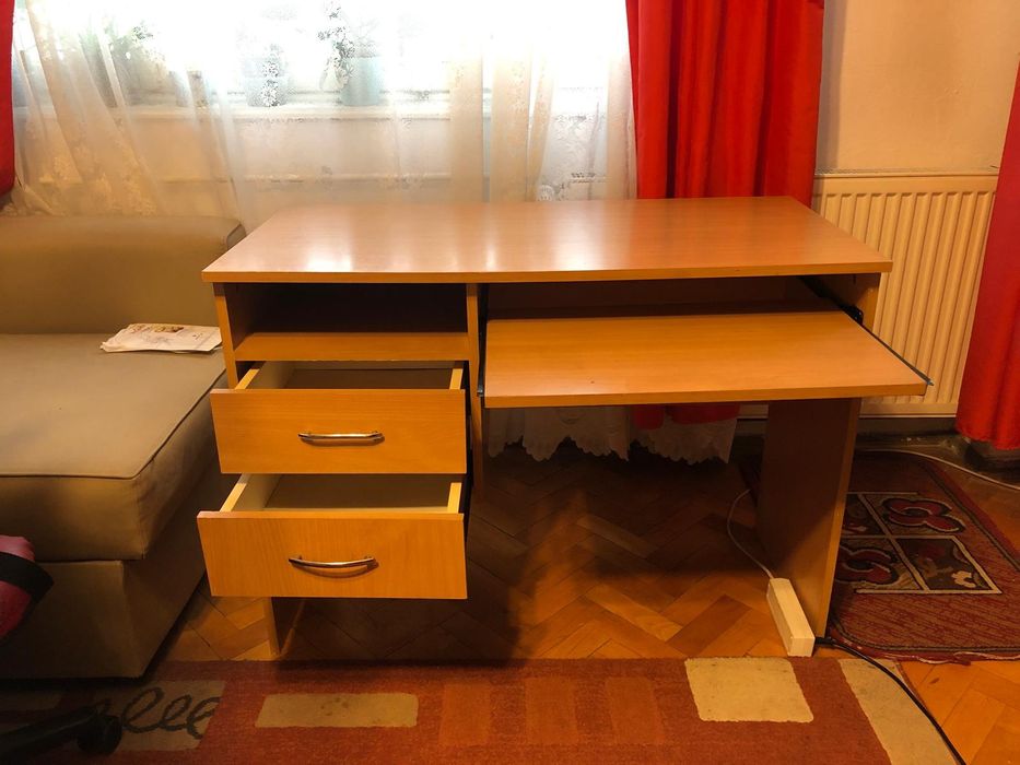 Vând masă de birou