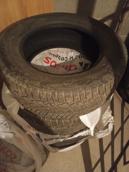 Продам шины на 18