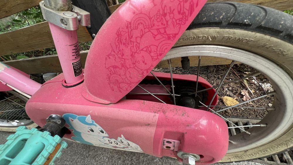 Bicicleta fetite, cu roti ajutatoare
