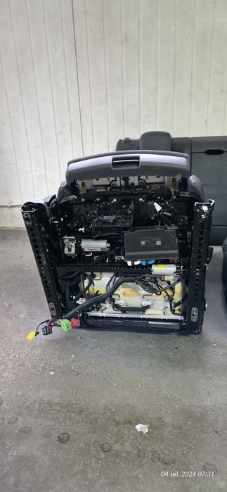 Vând interior de piele sport S-line pentru Audi A5 B9 Coupe 8W.

- sca