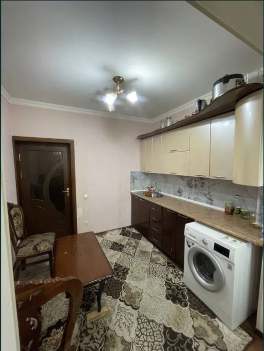 1 kishi kerak bir xonaga 2- odamga