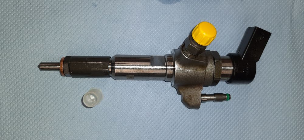 Vand injectoare reconditionate ford 1.6 continental