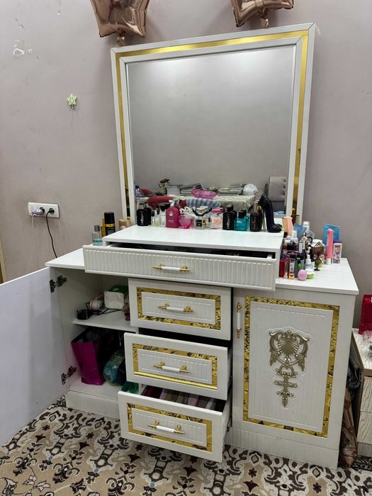 Premium dressing table