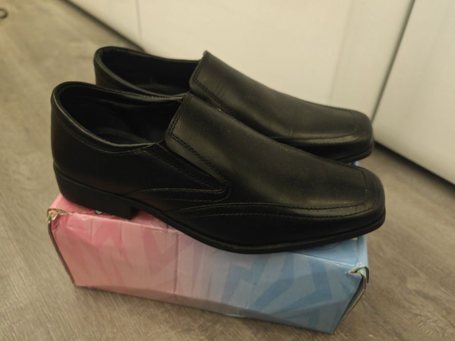 Pantofi barbati marimea 35