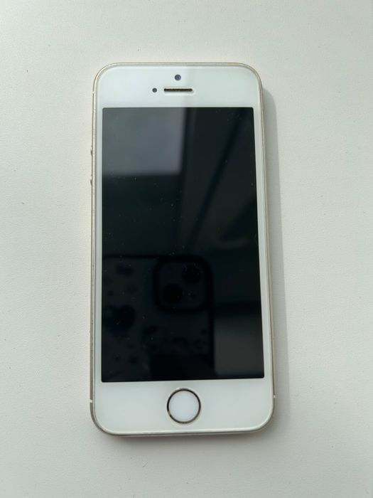 Айфон 5 S золотистого цвета