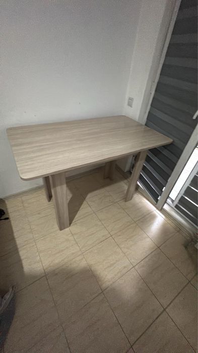 Кухонный стол.